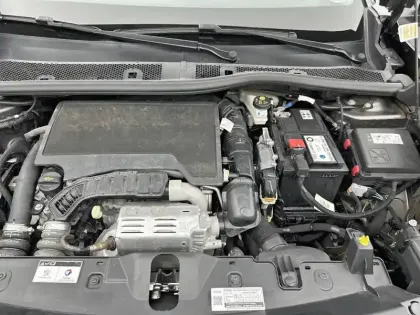 Photo 92 Peugeot 2008  PureTech 100 S&S BVM6