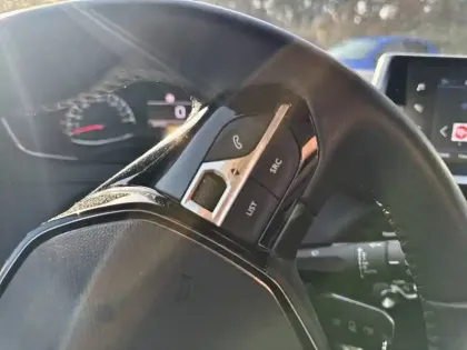 Photo 61 Peugeot 2008  PureTech 100 S&S BVM6