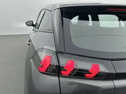Photo 82 Peugeot 2008  PureTech 100 S&S BVM6