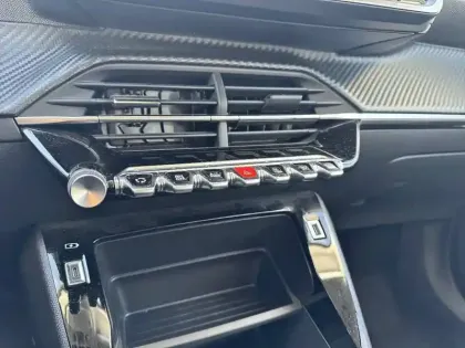 Photo 36 Peugeot 2008  PureTech 100 S&S BVM6