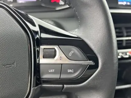 Photo 83 Peugeot 2008  PureTech 100 S&S BVM6