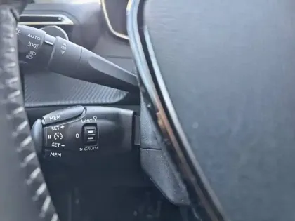 Photo 41 Peugeot 2008  PureTech 100 S&S BVM6