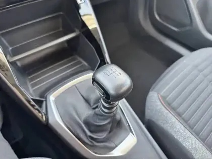 Photo 57 Peugeot 2008  PureTech 100 S&S BVM6