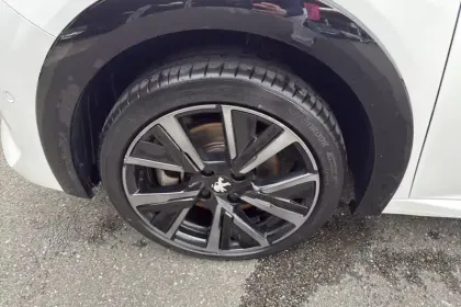 Photo 12 Peugeot 208  Electrique 50 kWh 136ch