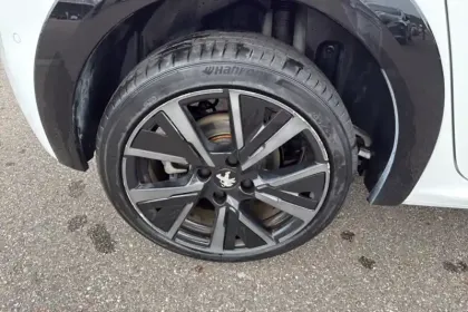 Photo 14 Peugeot 208  Electrique 50 kWh 136ch