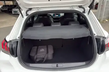 Photo 33 Peugeot 208  Electrique 50 kWh 136ch