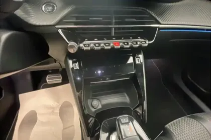 Photo 111 Peugeot 2008  PureTech 130 S&S EAT8