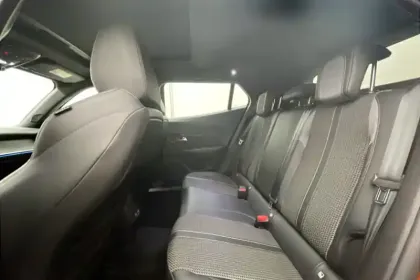 Photo 109 Peugeot 2008  PureTech 130 S&S EAT8