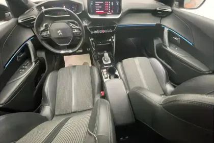 Photo 105 Peugeot 2008  PureTech 130 S&S EAT8