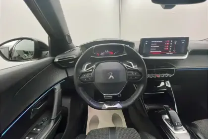 Photo 106 Peugeot 2008  PureTech 130 S&S EAT8