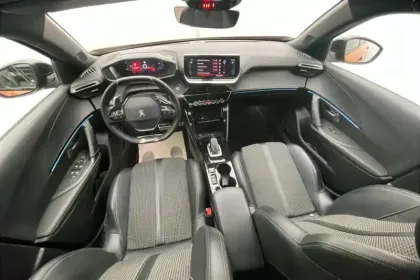 Photo 104 Peugeot 2008  PureTech 130 S&S EAT8