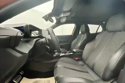 Photo 108 Peugeot 2008  PureTech 130 S&S EAT8