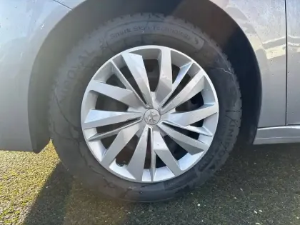 Photo 33 Peugeot 208  PureTech 75 S&S BVM5