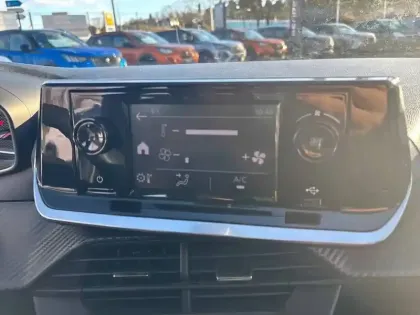 Photo 39 Peugeot 208  PureTech 75 S&S BVM5