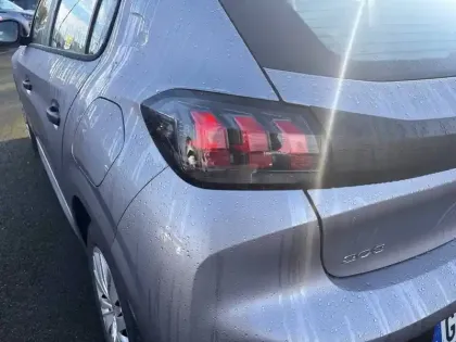 Photo 16 Peugeot 208  PureTech 75 S&S BVM5