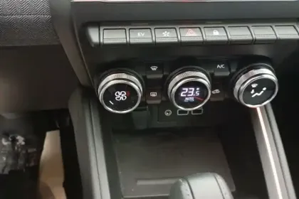 Photo 113 Renault Clio  E-Tech full hybrid 145