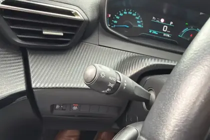 Photo 23 Peugeot 208  Electrique 50 kWh 136ch