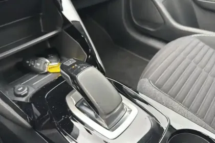 Photo 20 Peugeot 208  Electrique 50 kWh 136ch