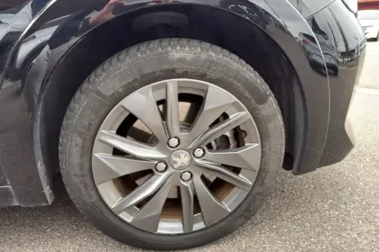 Photo 13 Peugeot 208  Electrique 50 kWh 136ch