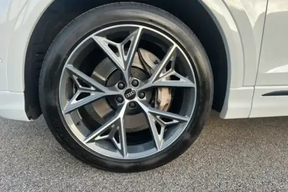 Photo 11 Audi Q8  55 TFSI e 381 Tiptronic 8 Quattro