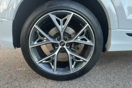 Photo 39 Audi Q8  55 TFSI e 381 Tiptronic 8 Quattro