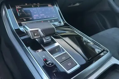 Photo 76 Audi Q8  55 TFSI e 381 Tiptronic 8 Quattro