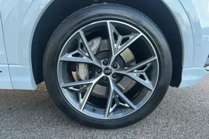 Photo 40 Audi Q8  55 TFSI e 381 Tiptronic 8 Quattro