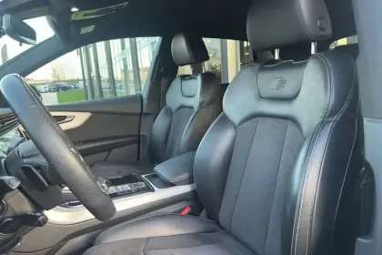 Photo 61 Audi Q8  55 TFSI e 381 Tiptronic 8 Quattro