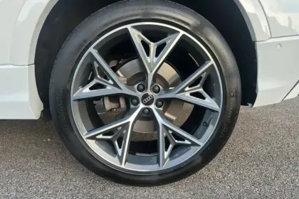 Photo 12 Audi Q8  55 TFSI e 381 Tiptronic 8 Quattro