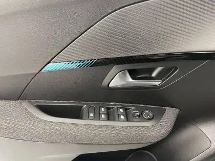 Photo 63 Peugeot 208  PureTech 100 S&S BVM6