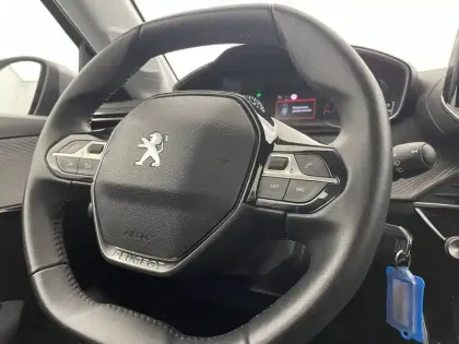 Photo 60 Peugeot 208  PureTech 100 S&S BVM6