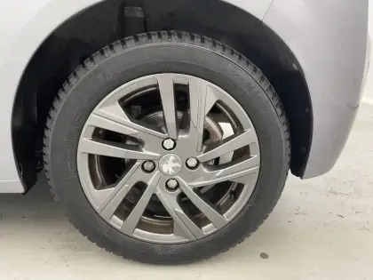 Photo 48 Peugeot 208  PureTech 100 S&S BVM6