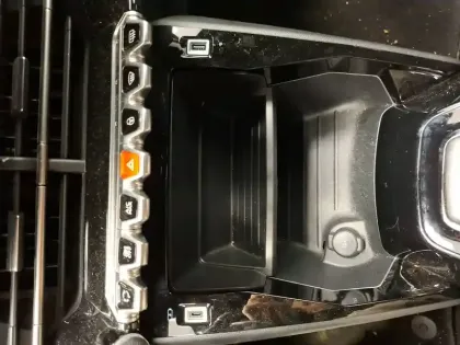 Photo 27 Peugeot 2008  Electrique 136 ch