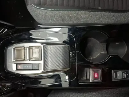 Photo 28 Peugeot 2008  Electrique 136 ch