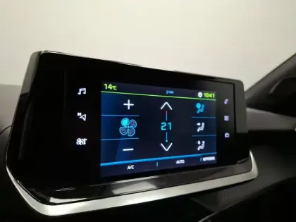 Photo 21 Peugeot 2008  Electrique 136 ch