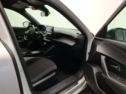 Photo 31 Peugeot 2008  Electrique 136 ch
