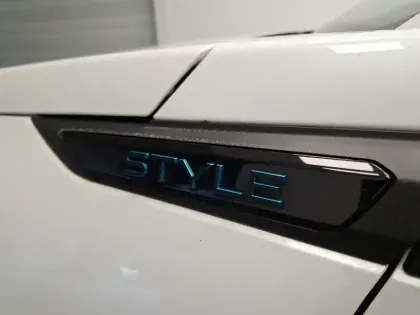 Photo 36 Peugeot 2008  Electrique 136 ch