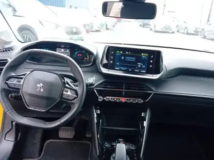 Photo 10 Peugeot 208  Electrique 50 kWh 136ch