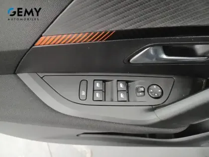 Photo 11 Peugeot 2008  PureTech 130 S&S BVM6