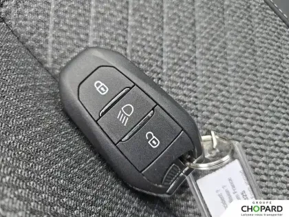 Photo 20 Peugeot 208  Hybrid 100 e-DCS6