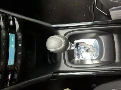 Photo 24 Peugeot 2008  1.2 PureTech 110ch S&S EAT6