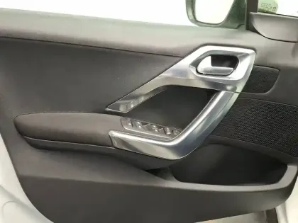 Photo 13 Peugeot 2008  1.2 PureTech 110ch S&S EAT6