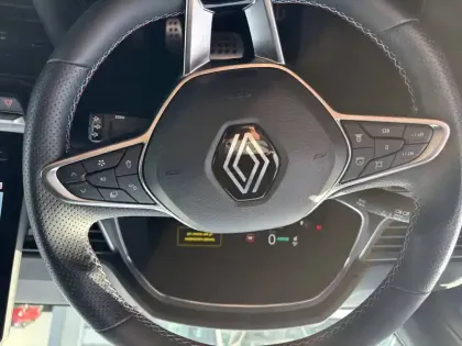 Photo 72 Renault Captur  E-Tech full hybrid 145 ch