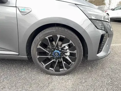 Photo 8 Renault Clio  E-Tech full hybrid 145 ch GSR2