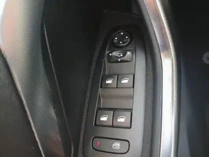 Photo 17 Peugeot 2008  PureTech 130ch S&S BVM6