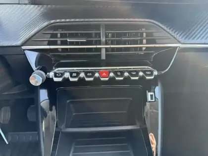 Photo 12 Peugeot 208  PureTech 75 S&S BVM5 Active