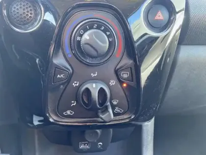 Photo 12 Citroën C1  VTi 72 Feel