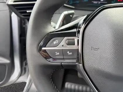 Photo 18 Peugeot 208  Hybrid 100 e-DCS6 Style