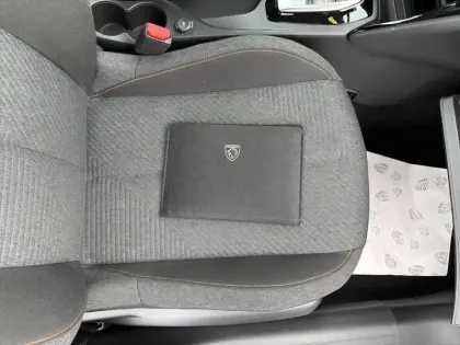 Photo 15 Peugeot 208  Hybrid 100 e-DCS6 Style