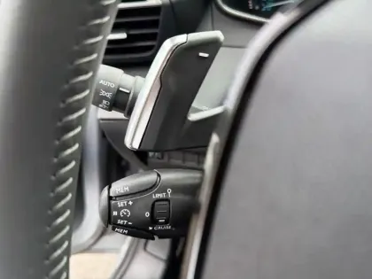 Photo 16 Peugeot 208  Hybrid 100 e-DCS6 Style